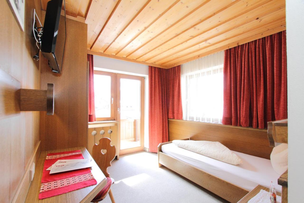 Pension Mittagskogel Санкт-Леонгард-ім-Пітцталь Екстер'єр фото