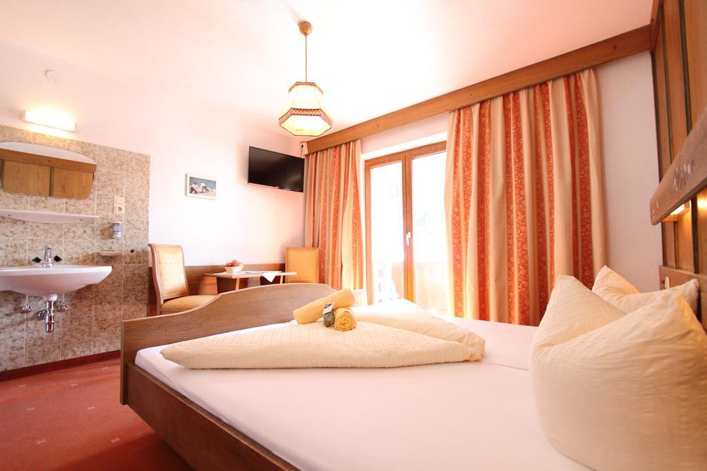 Pension Mittagskogel Санкт-Леонгард-ім-Пітцталь Номер фото